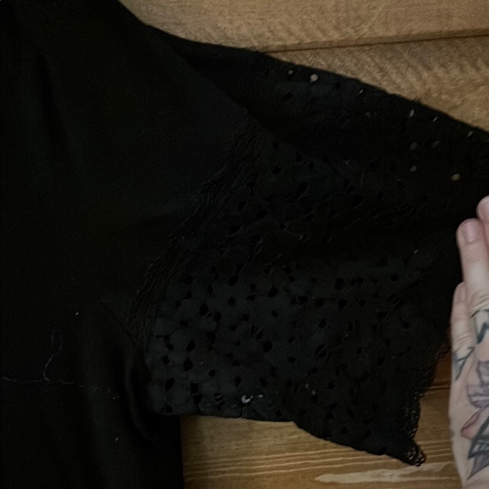 AC/DC tee with lace sleeves - Picture 3 of 4